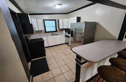 Tallahassee Casa | Retro Near Doak Campbell and FSU