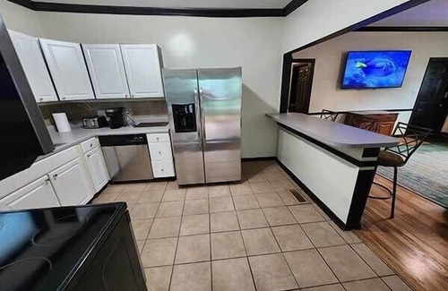 Tallahassee Casa | Retro Near Doak Campbell and FSU
