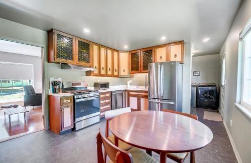 Van Wert Casa | Retro Refuge On Woodstock Dr