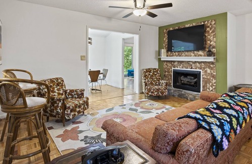 Taylors Casa | Retro Retreat at Mountain Creek