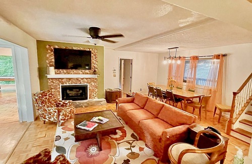 Taylors Casa | Retro Retreat at Mountain Creek