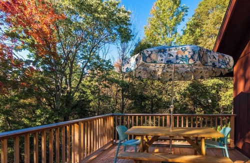 Hensonville Casa | Retro Retreat: Charming Home w/Hot Tub & Fire Pit