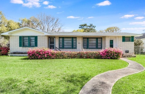 Washington Casa | RETRO RETREAT - Perfect Get Away In Washington, La with WiFi, AC & MORE