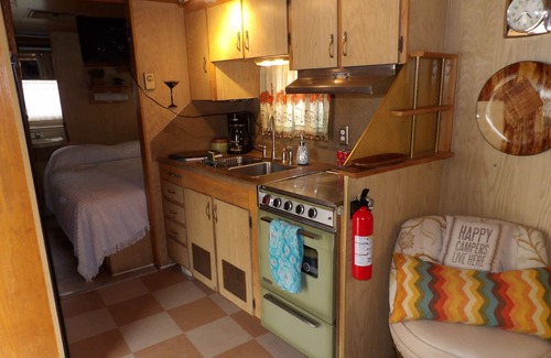 Rockport Casa | Retro Retreat. Swimming Pool, Hot Tub, High-speed Wifi, Pet friendly!