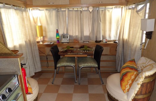 Rockport Casa | Retro Retreat. Swimming Pool, Hot Tub, High-speed Wifi, Pet friendly!