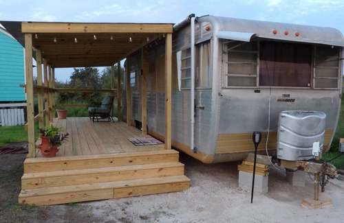 Rockport Casa | Retro Retreat. Swimming Pool, Hot Tub, High-speed Wifi, Pet friendly!
