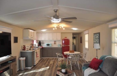 Lebanon Casa | Retro Retreat