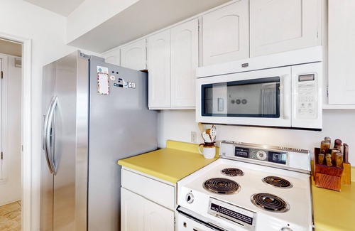 Litchfield Park Casa | Retro retreat with private pool, covered patio, firepit & grill - dog-friendly