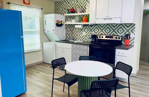 Crystal River Casa | Retro Retreat-Waterfront,Kayaks,Boatslip,bikes,grill