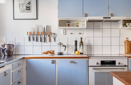 Skarpnack Apartamento | Retro Retreat with Modern Comforts