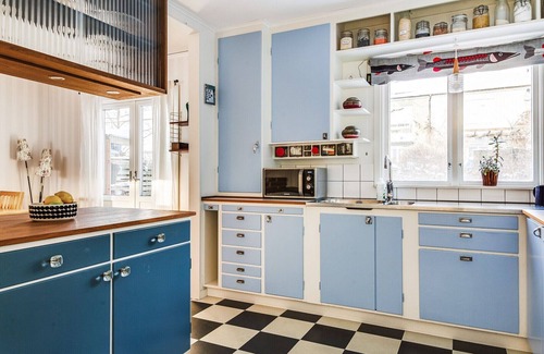 Skarpnack Apartamento | Retro Retreat with Modern Comforts