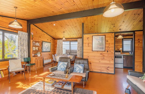 Pauanui Cabaña | Retro Revival - Pauanui Holiday Home