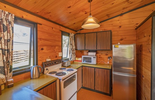 Pauanui Cabaña | Retro Revival - Pauanui Holiday Home