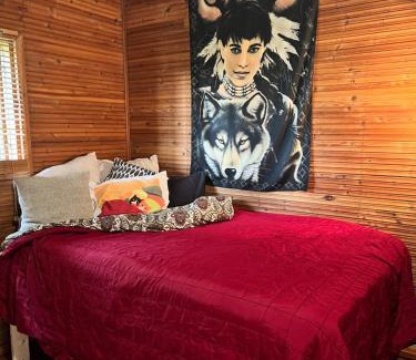 Maentsaelae Otro | Retro Rustic Cabin