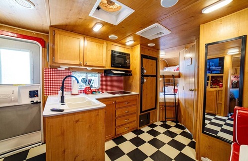 Granite Hills Casa | Retro RV Retreat- Unique family adventure!