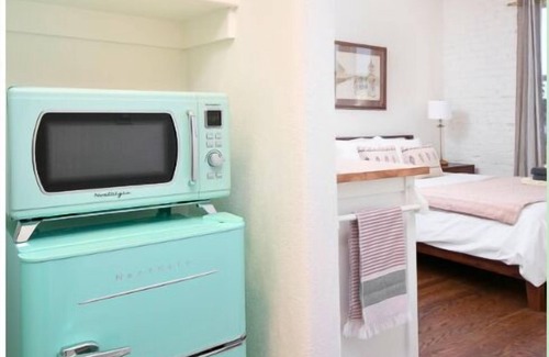 Rampart Village Apartamento | Retro Studio in Historic Downtown LA!
