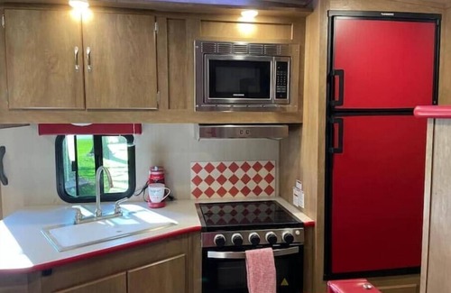 Ocala Casa | Retro Style Camper. Close to I-75, WEC, Shopping