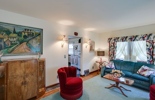 West End Casa | Retro-Style Home in Ruston: Walkable Location!