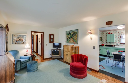 West End Casa | Retro-Style Home in Ruston: Walkable Location!