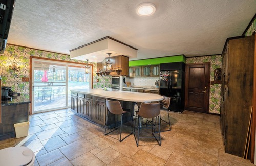 Kane Casa | Retro vibe 4-BR house on 14 acres near uptown Kane with bike/ski trail access