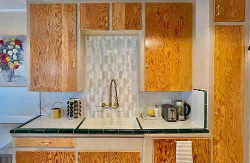 Eastside Condominio | Retro Vibes - Updated 1950s 1 Br/1 bath Duplex Unit
