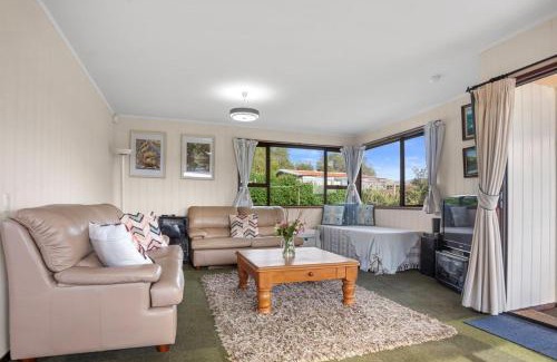 Whangamata Casa | Retro Whanga Charm