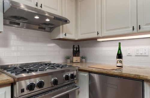 Harlow Casa | Reunion Game House: Stylish Stay, Steps to Autzen