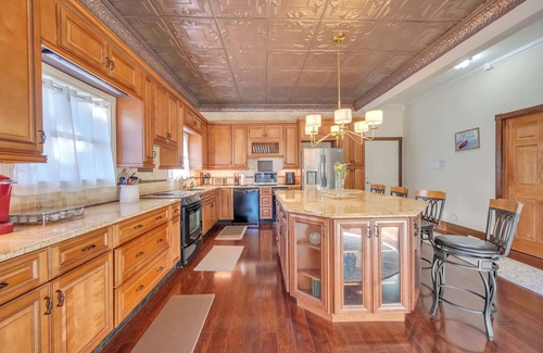 Lake Harmony Casa | Reunions, Retreats, Lakefront, 3 Houses, Game Rooms, 2 Pool Tables, 3 Hot Tubs
