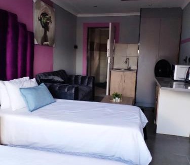Secunda Cama Y Desayuno | Reutlwane Gardens B&B