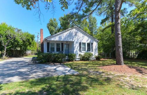 Forest Acres Casa | Revamped 3BR Oasis - Forest Dr