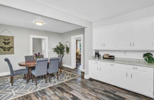 Forest Acres Casa | Revamped 3BR Oasis - Forest Dr