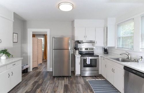 Forest Acres Casa | Revamped 3BR Oasis on Forest Dr