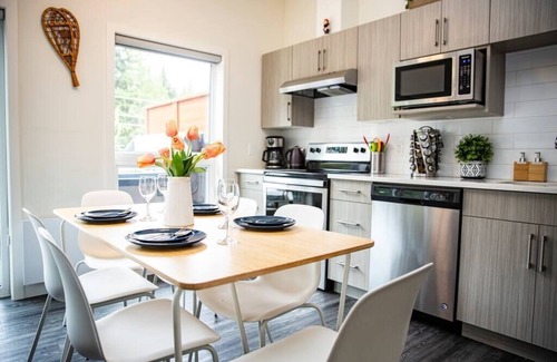 Revelstoke Condominio | Reved Up & Out - Remarkable Two Bedroom Condo