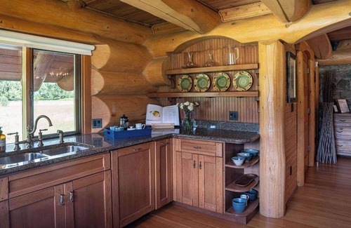 Revelstoke Casa | Revelstoke House - Luxurious Log Home