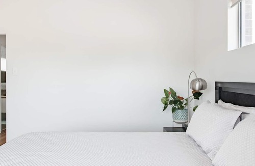 Revesby Casa | Revesby House · Clean Lines and Sophisticated Glass at a Revesby Sanctuary
