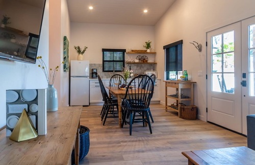 Paso Robles Cabaña | Revine Lago-Vine Cottages-Luxury Suite with Private Hot Tub and Fire pit!