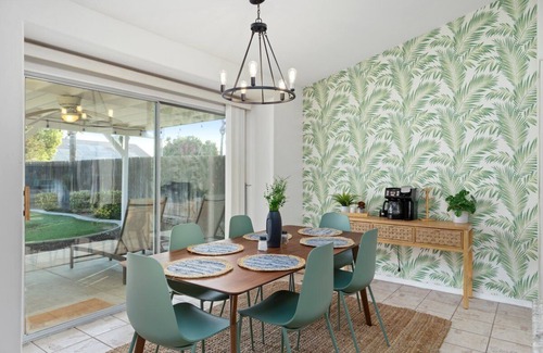Greenacres Casa | Revitalizing 3 Bedroom Home in Bakersfield with Pool and Wi-fi
