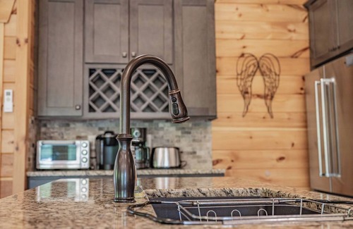 New Plymouth Cabina | Revive Ridge-Lodge-Baño Privado-Vista al campo