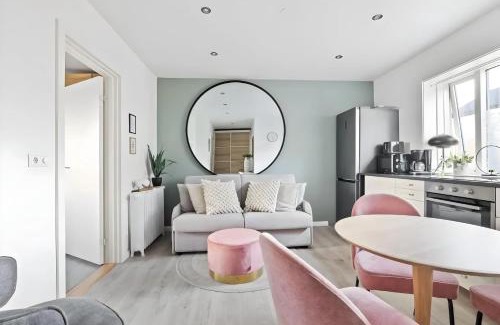 Downtown Casa | Reykjavík Center, King bed, 65" TV with Netflix
