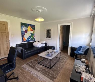 Vesturbær Apartamento | Reykjavik Urban Escape 2-Bedroom Haven with Private Entrance