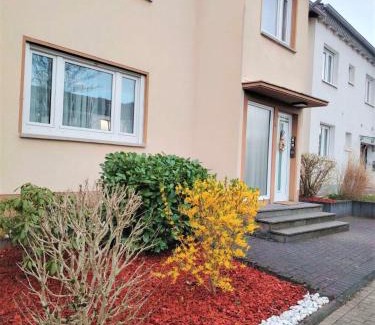 Karthause Apartamento | Rhein Ferienwohnung 3-Zimmer Garten Free Parking Netflix Premium Disney Premium