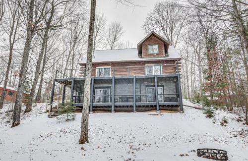 Rhinelander Casa | Rhinelander Waterfront Cabin with Deck and Fire Pit!