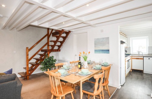 Llanengan Cabaña | RHIW - 1 TY'N DON, pet friendly, with a garden in Abersoch