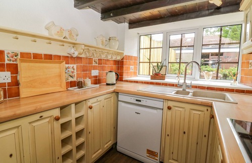 Skipsea Cabaña | RHODALE COTTAGE, pet friendly, character holiday cottage in Skipsea