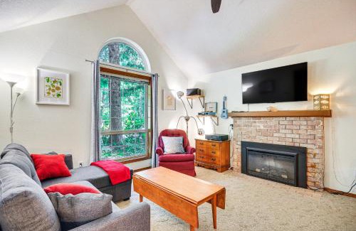 Mount Hood Village Casa | Rhododendron Retreat with Hot Tub Steps to River!