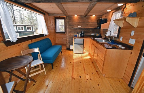 Clarkesville Alquiler De RV | Rhododendron Tiny Home at Bleu Canoe Campground