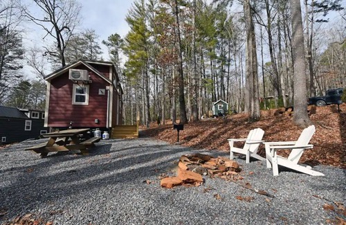 Clarkesville Alquiler De RV | Rhododendron Tiny Home at Bleu Canoe Campground