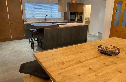 Bont Newydd Casa | Rhos Walia,near Snowdonia,Hot tub