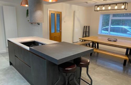 Bont Newydd Casa | Rhos Walia,near Snowdonia,Hot tub