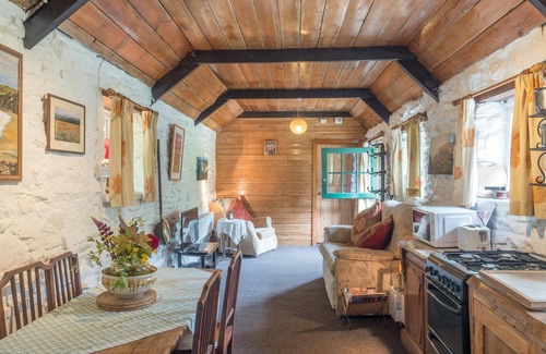 New Moat Cabaña | Rhyd y Brown Cottage, Llys Y Fran